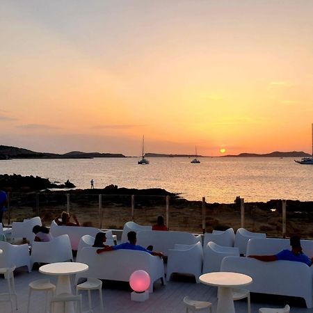 Aparthotel Nereida San Antonio  Bagian luar foto