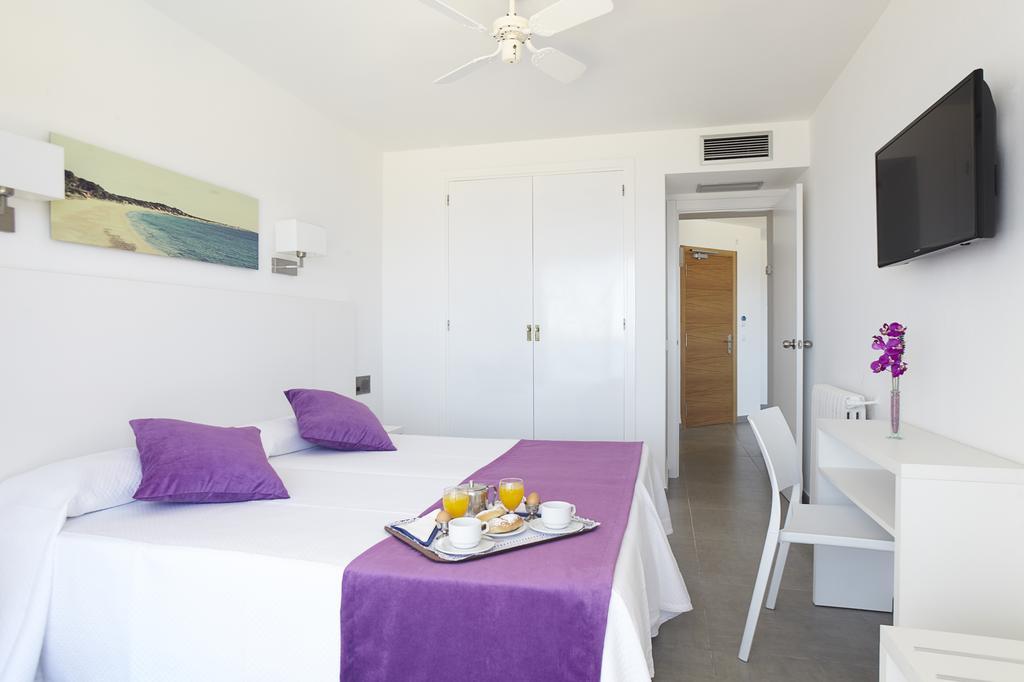 Aparthotel Nereida San Antonio  Bagian luar foto