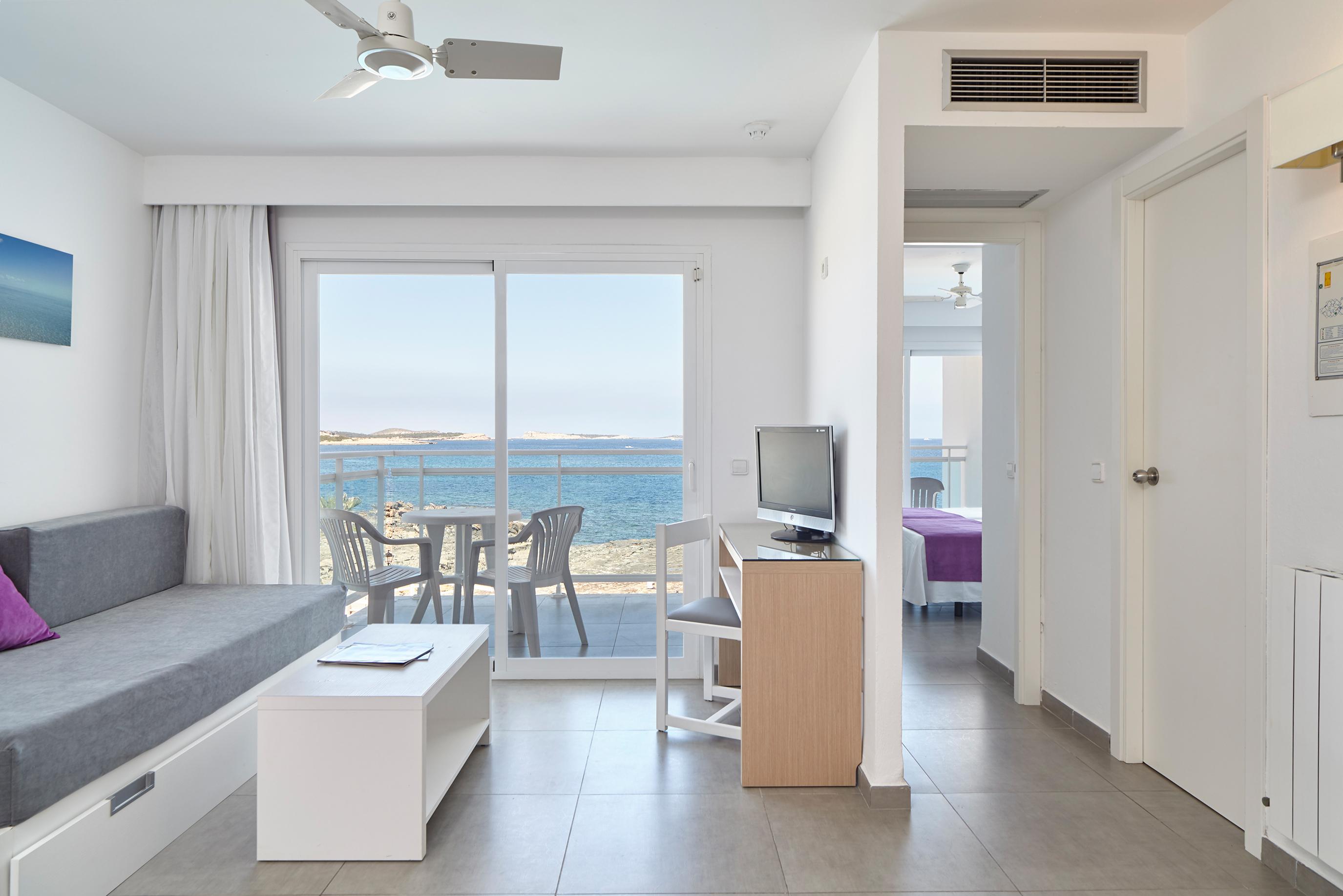 Aparthotel Nereida San Antonio  Bagian luar foto