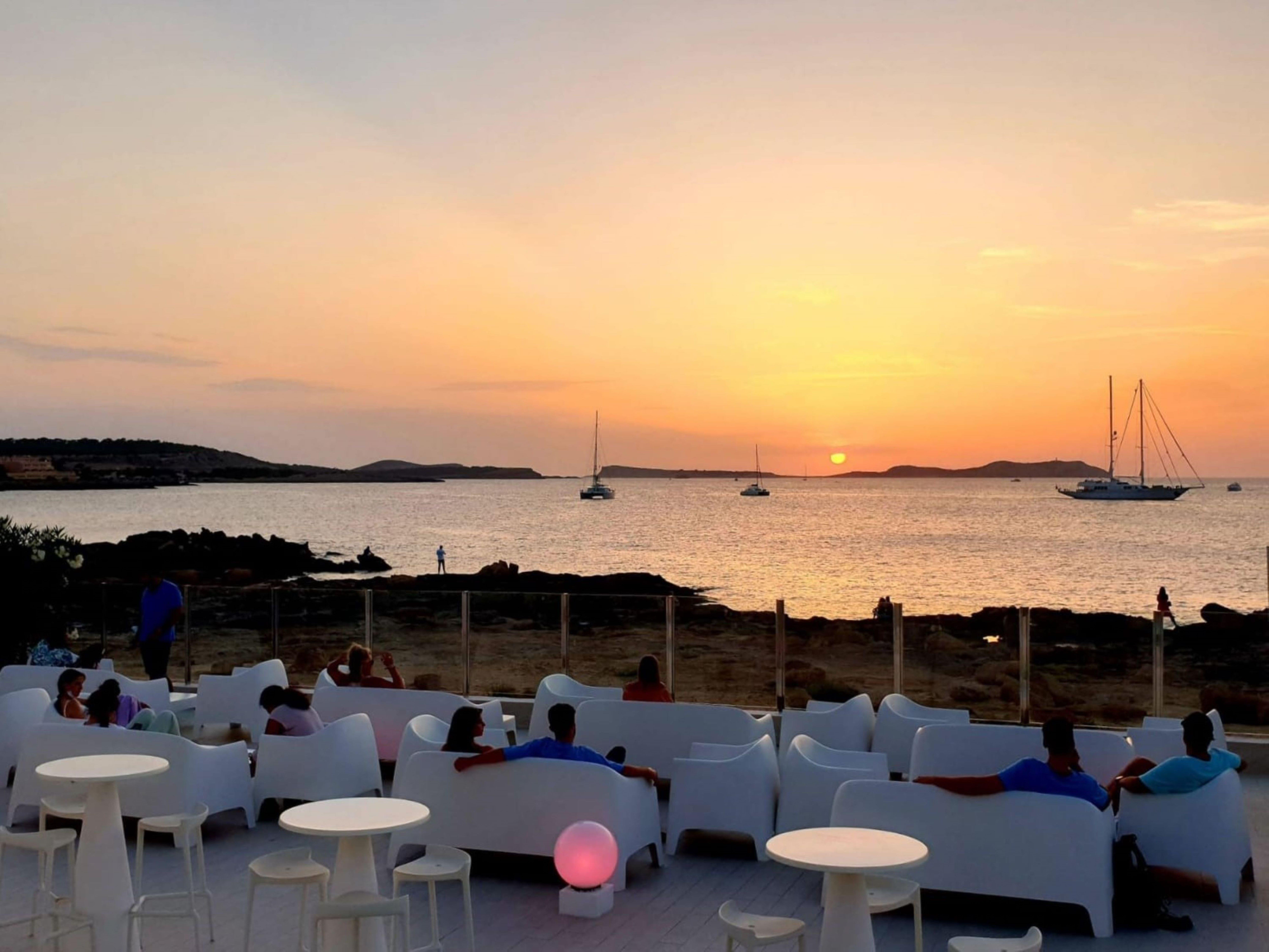 Aparthotel Nereida San Antonio  Bagian luar foto