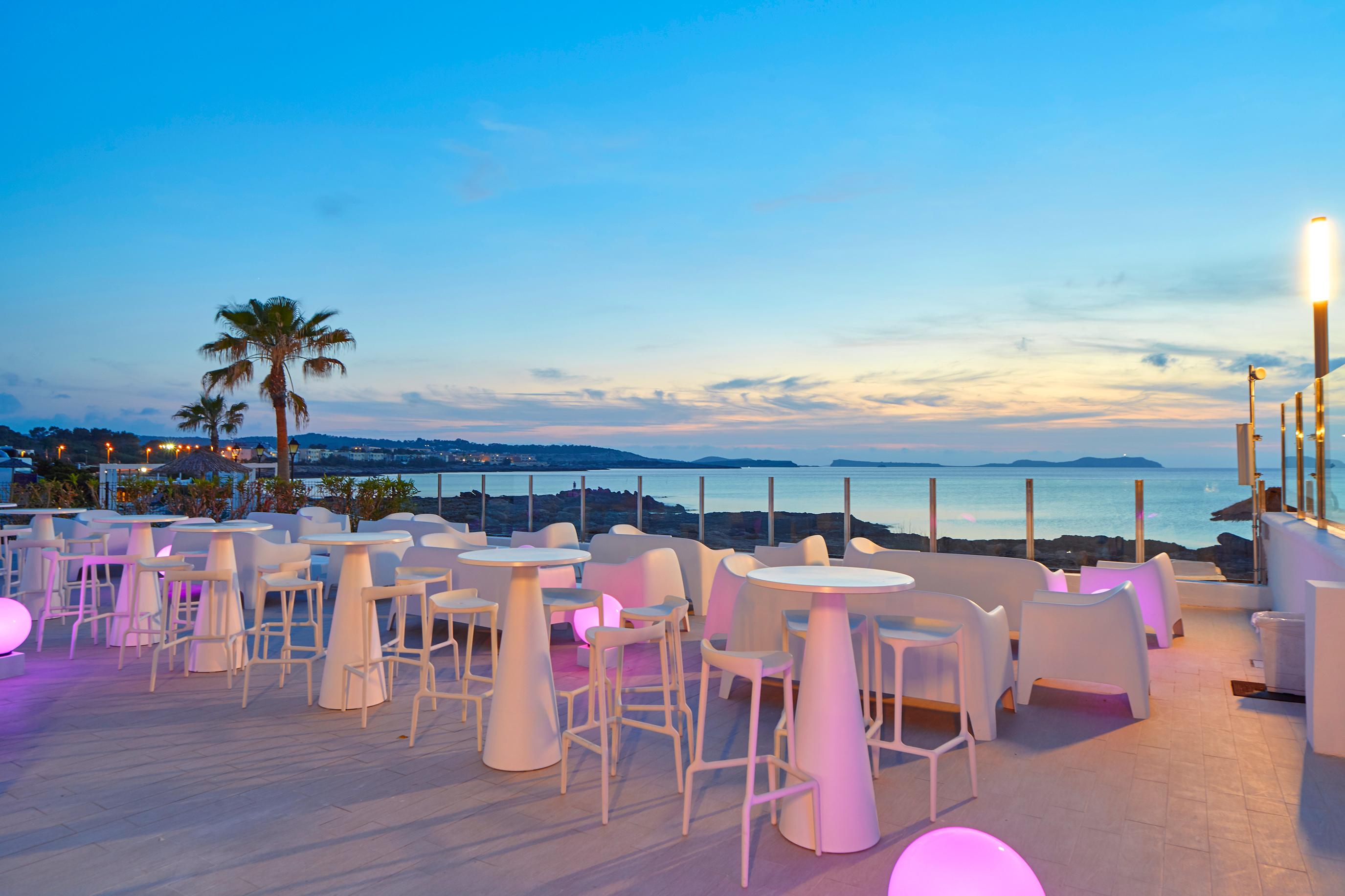 Aparthotel Nereida San Antonio  Bagian luar foto