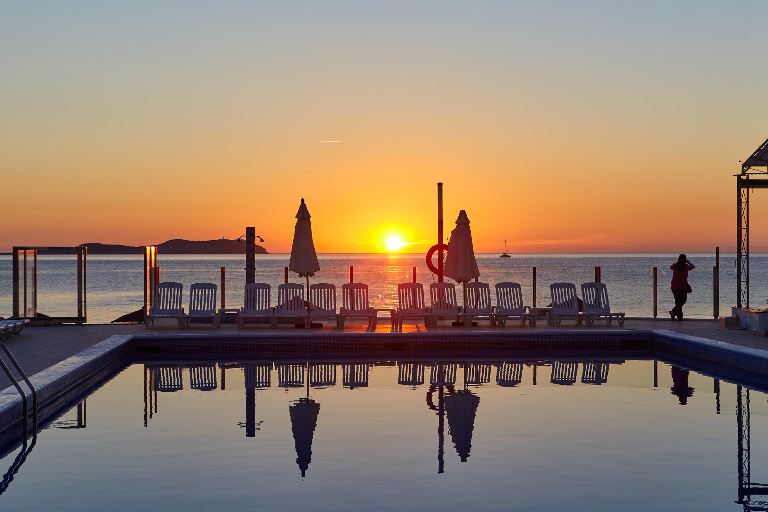 Aparthotel Nereida San Antonio  Bagian luar foto