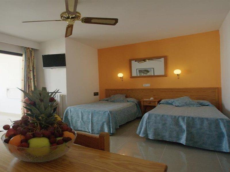 Aparthotel Nereida San Antonio  Bagian luar foto