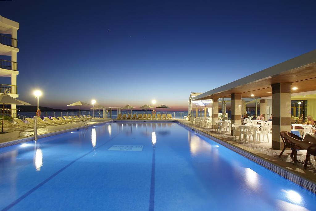 Aparthotel Nereida San Antonio  Bagian luar foto