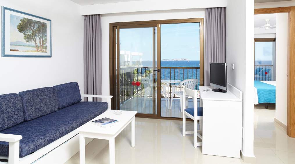Aparthotel Nereida San Antonio  Bagian luar foto